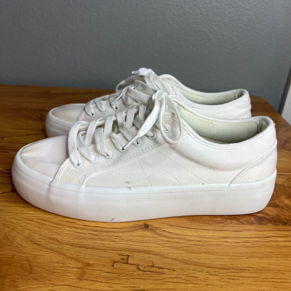 Cushionaire Sneakers Women 9 White Platform Canvas Memory Foam Lace Up Casual